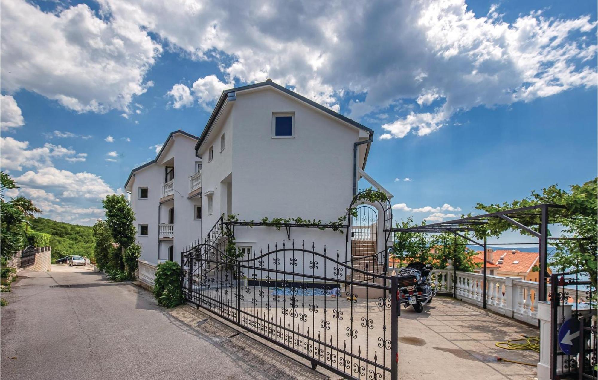 Stunning Apartment In Crikvenica With Kitchen Extérieur photo